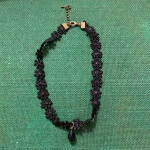Black flower chocker with bead